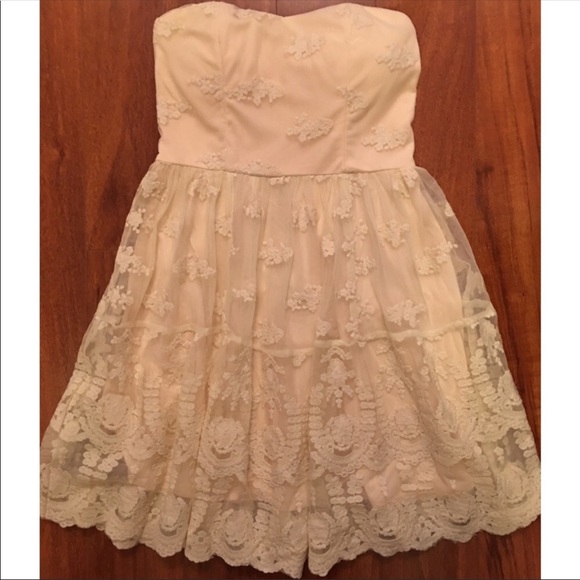 ✨GORGEOUS LACE STRAPLESS FULLY LINED DRESS-SMALL✨ - Picture 3 of 6